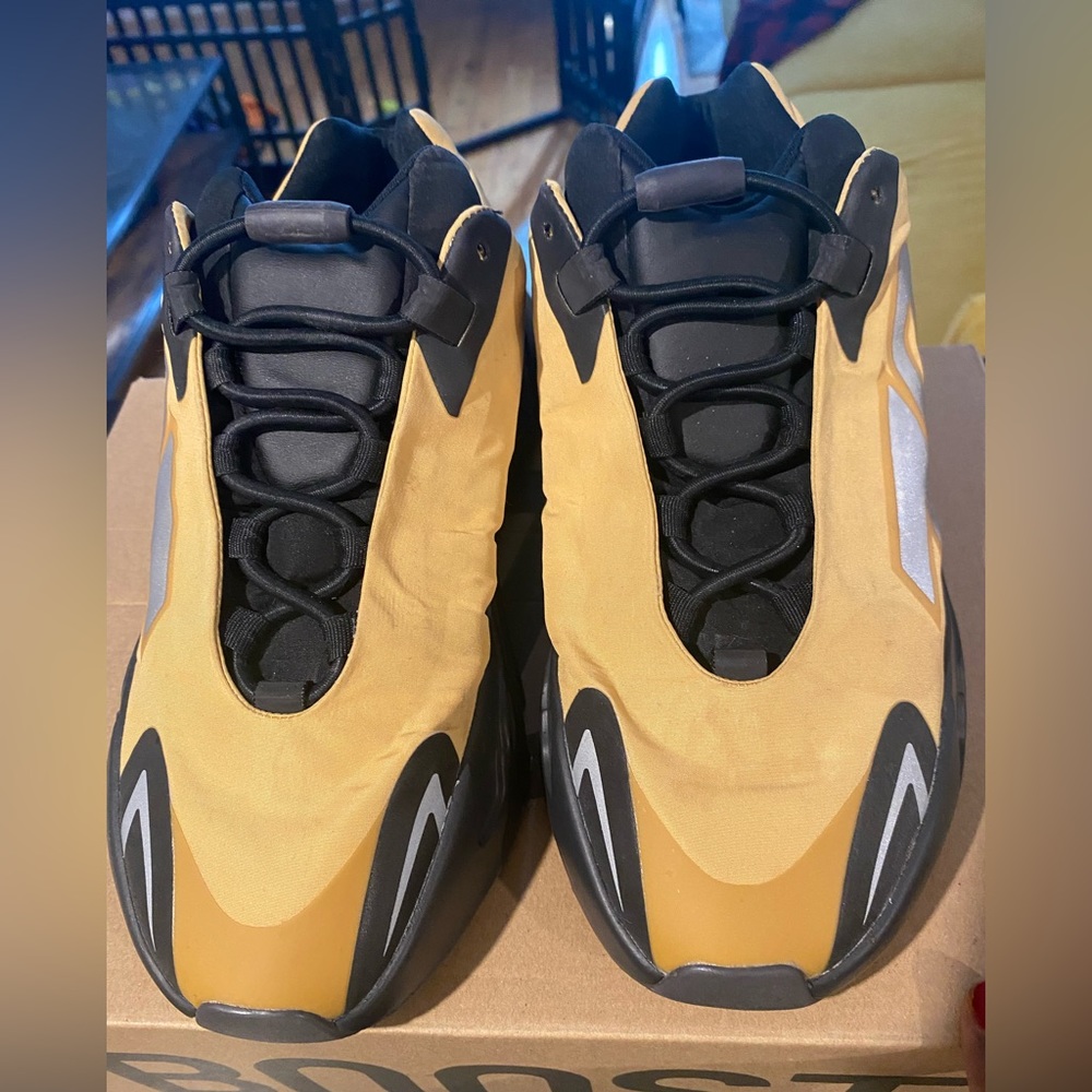 Yezzy 700 mnvn